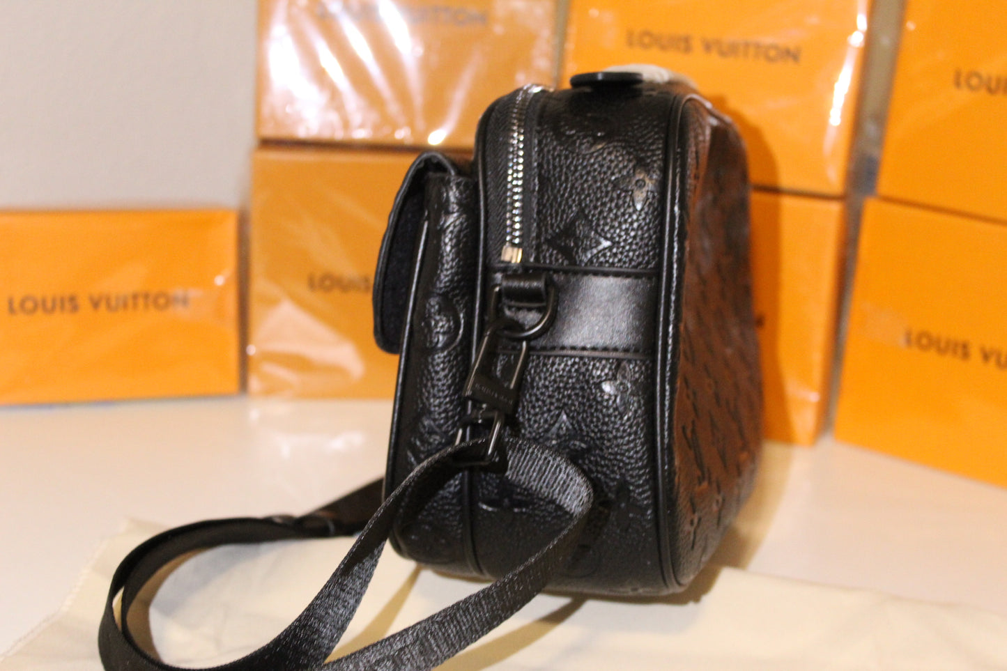 Louis Vuitton Messenger Bags Magnetic Bags & Handbags for Women