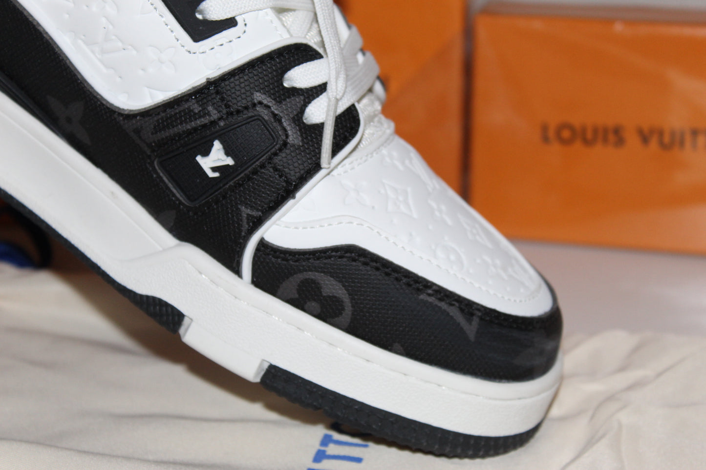 Louis Vuitton #54 blancos y negros clásicos