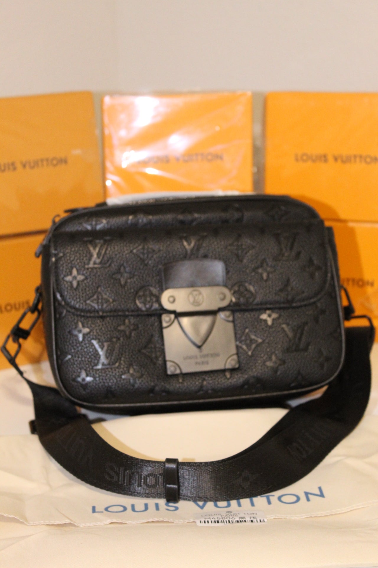 Louis Vuitton Messenger Bags Magnetic Bags & Handbags for Women