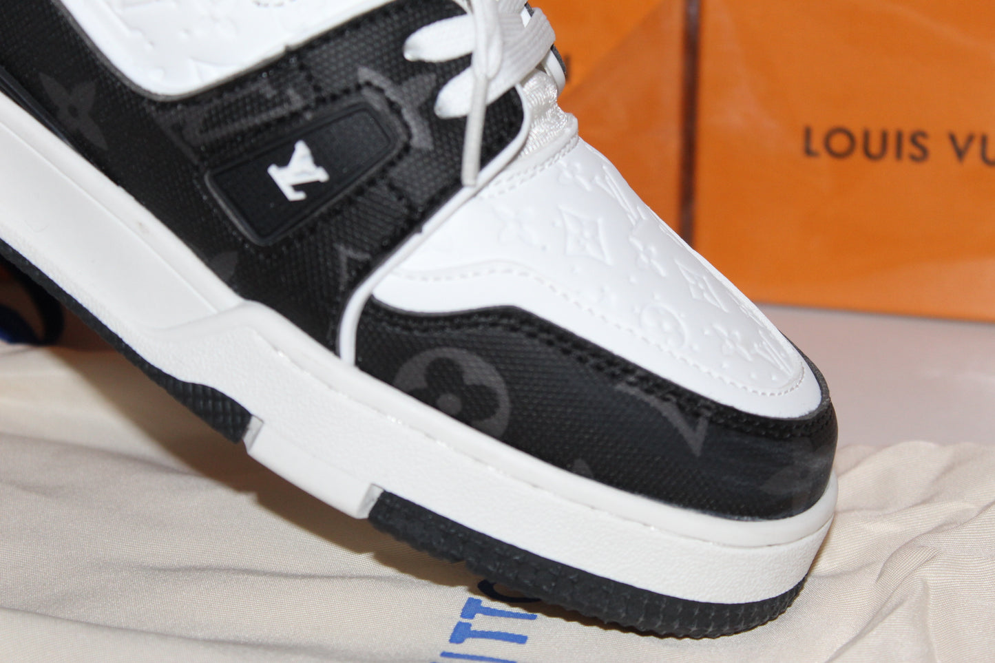 Louis Vuitton #54 blancos y negros clásicos