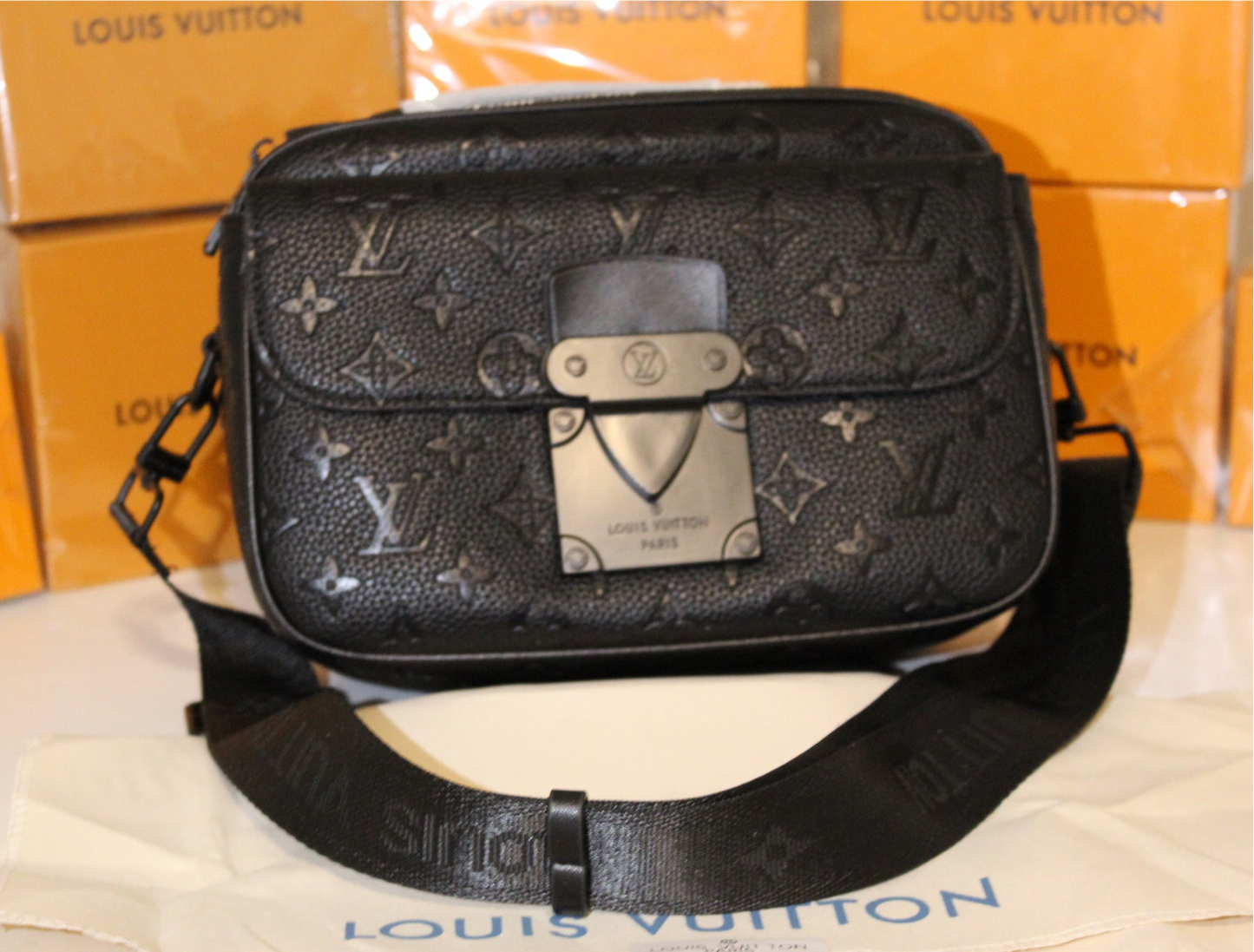 Louis Vuitton Messenger Bags Magnetic Bags & Handbags for Women