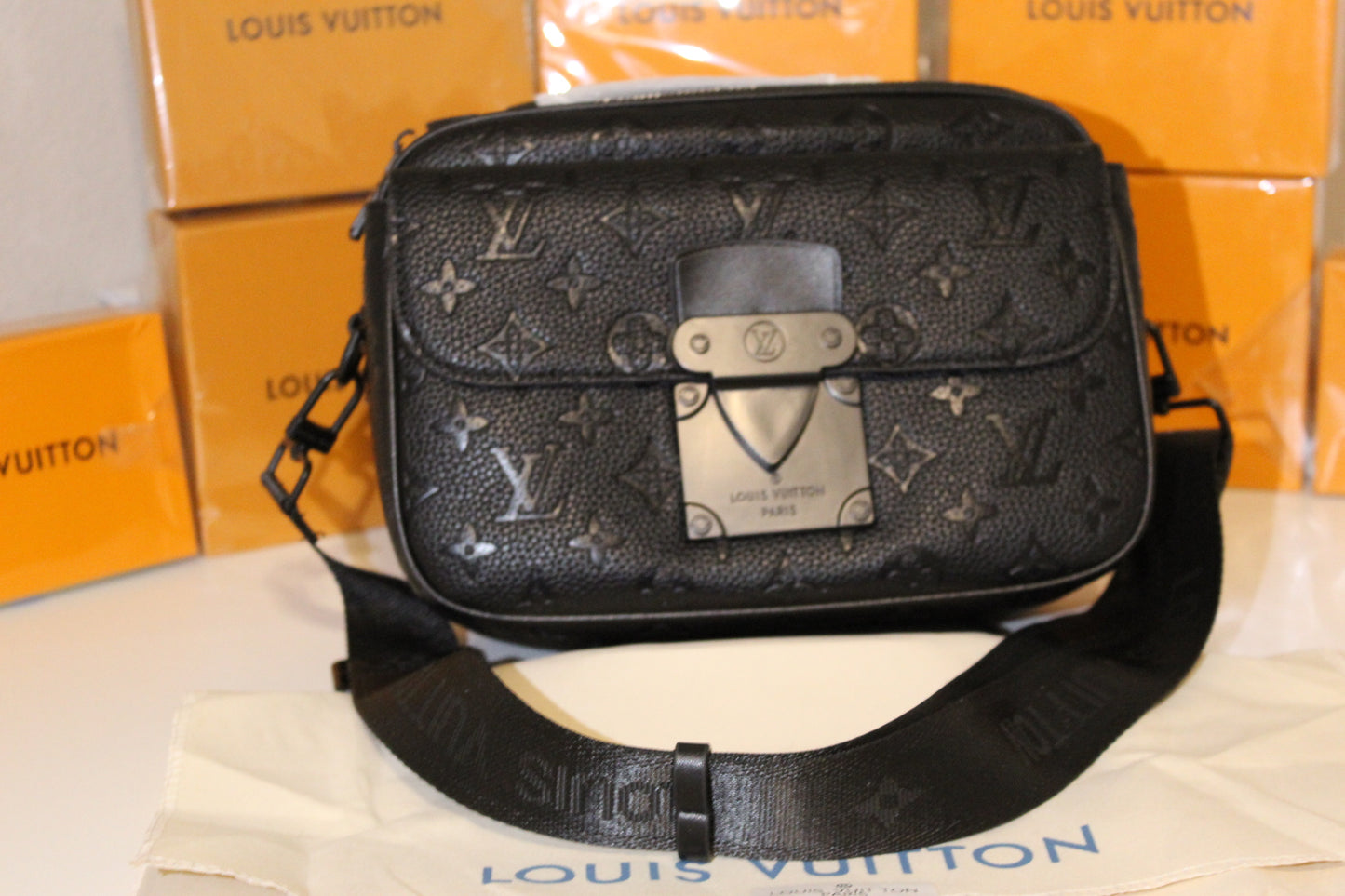 Louis Vuitton Messenger Bags Magnetic Bags & Handbags for Women