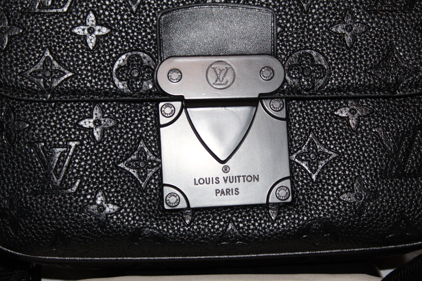 Louis Vuitton Messenger Bags Magnetic Bags & Handbags for Women