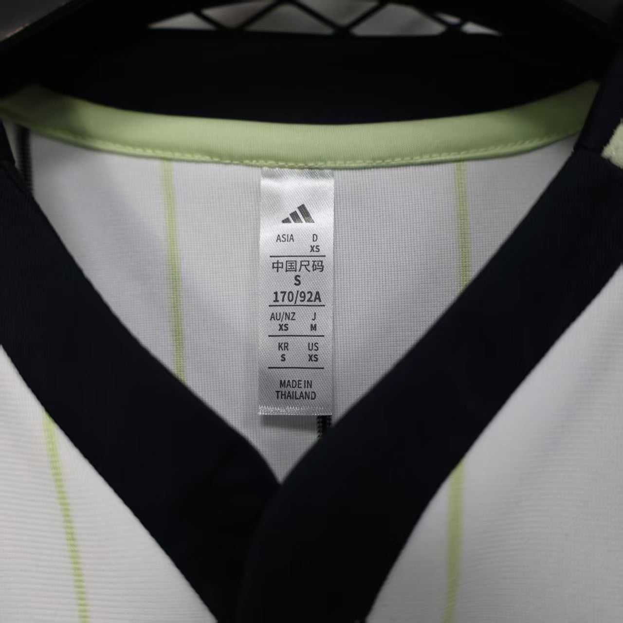 Real Madrid jersey fusionado con un diseño auténtico de MLB Size L